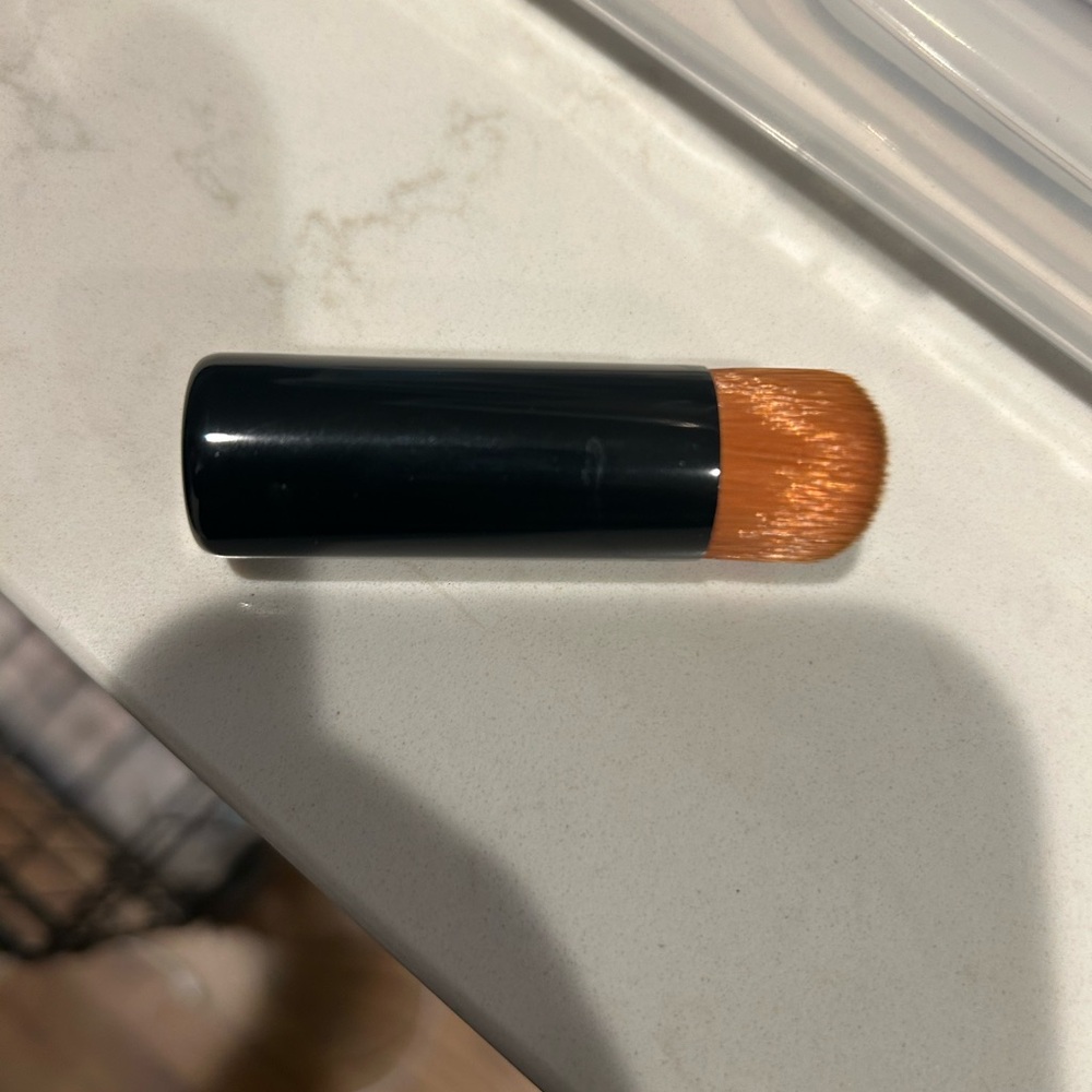 Small Foundation Brush. NIP. - Picture 2 of 3